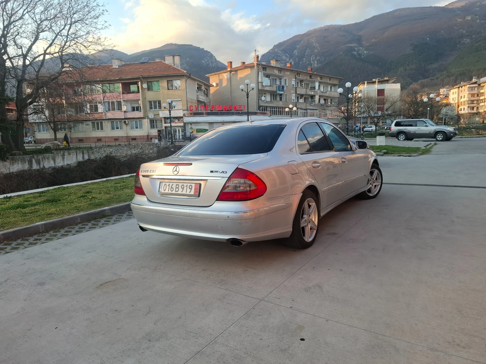 Mercedes-Benz E 320 CDI/ EVO/ ЛИЗИНГ , снимка 4 - Автомобили и джипове - 53994458