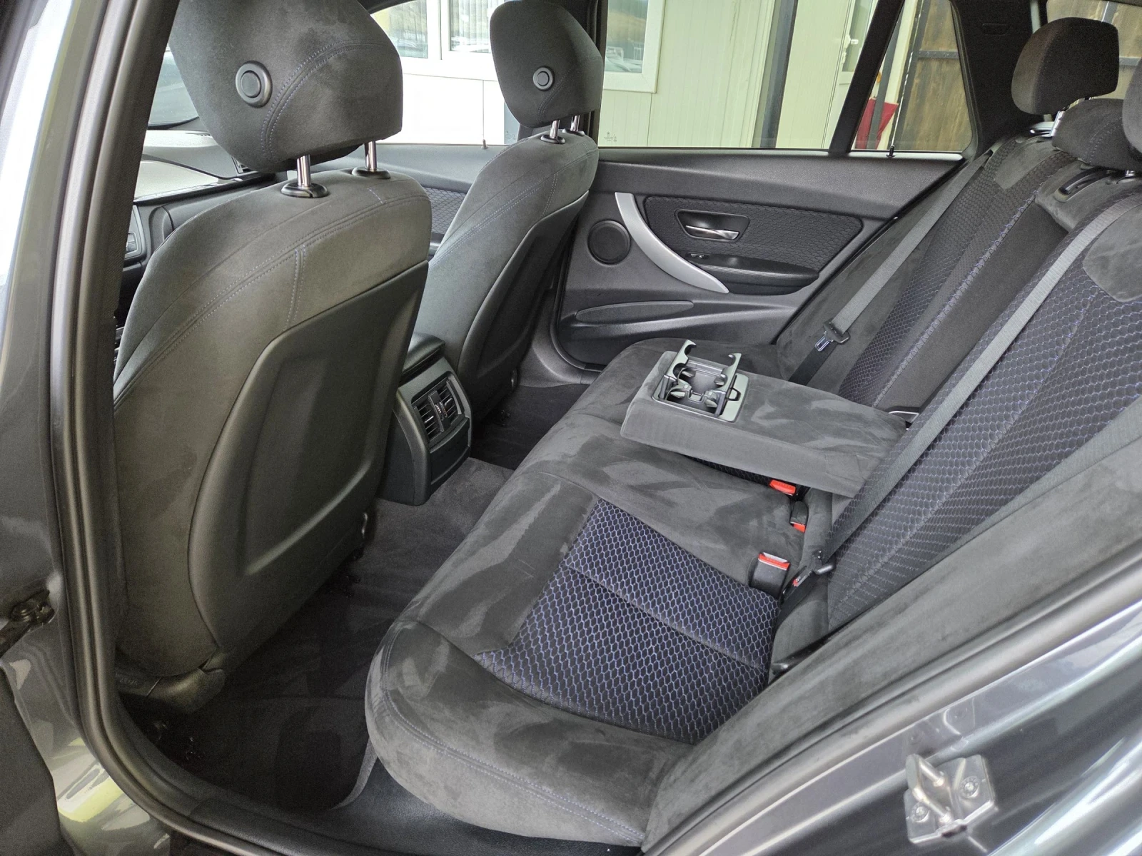 BMW 318 M SPORT / ПАНОРАМА / ТОП СЪСТОЯНИЕ, снимка 12 - Автомобили и джипове - 54070566