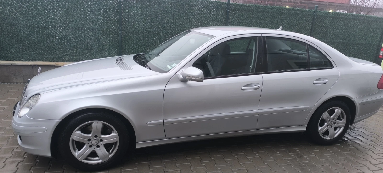 Mercedes-Benz E 200, снимка 3 - Автомобили и джипове - 54429577