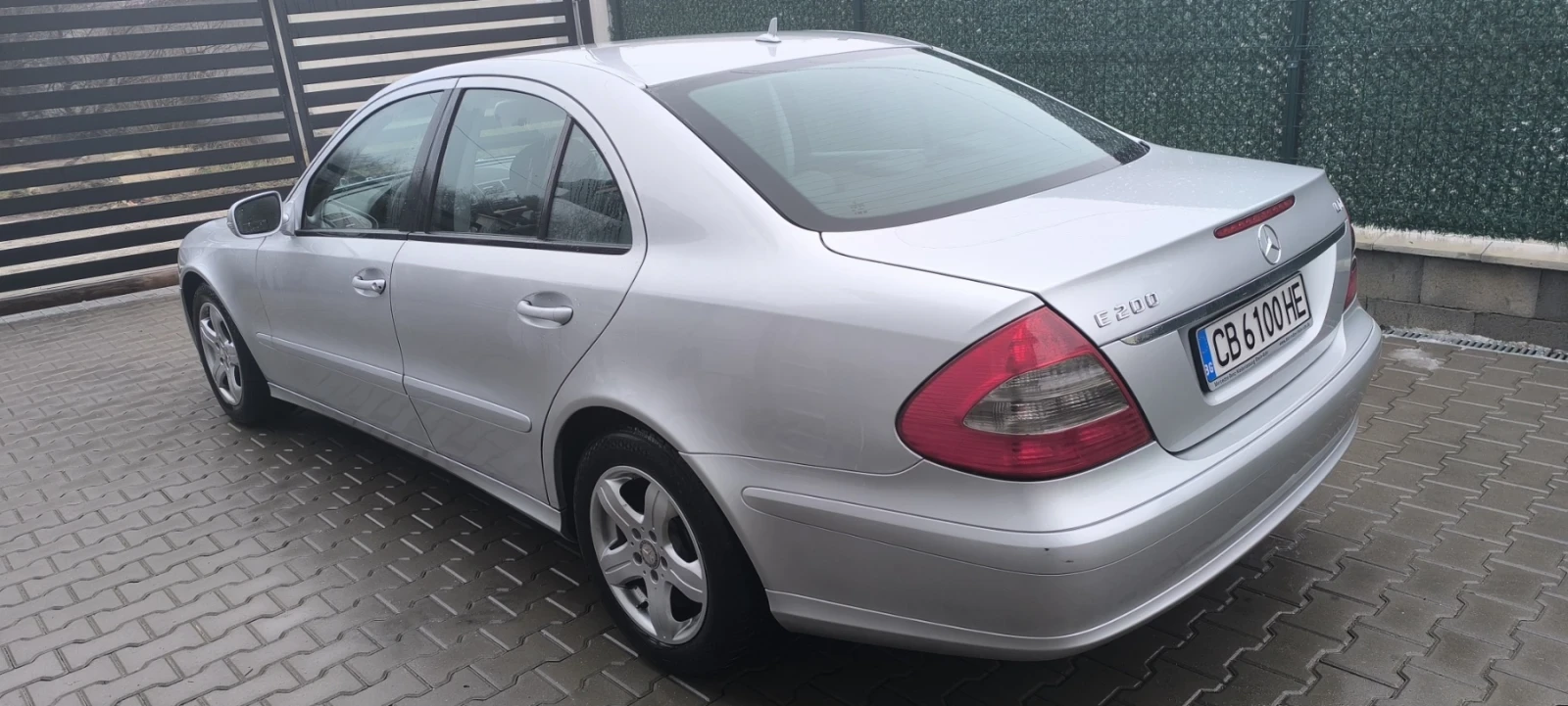 Mercedes-Benz E 200, снимка 4 - Автомобили и джипове - 54429577