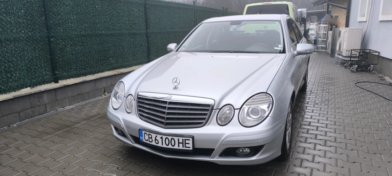 Mercedes-Benz E 200