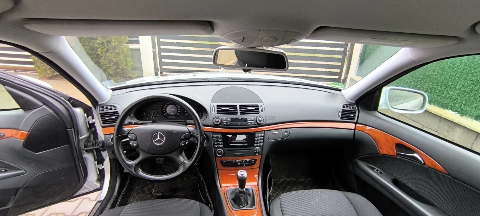 Mercedes-Benz E 200, снимка 8 - Автомобили и джипове - 54429577