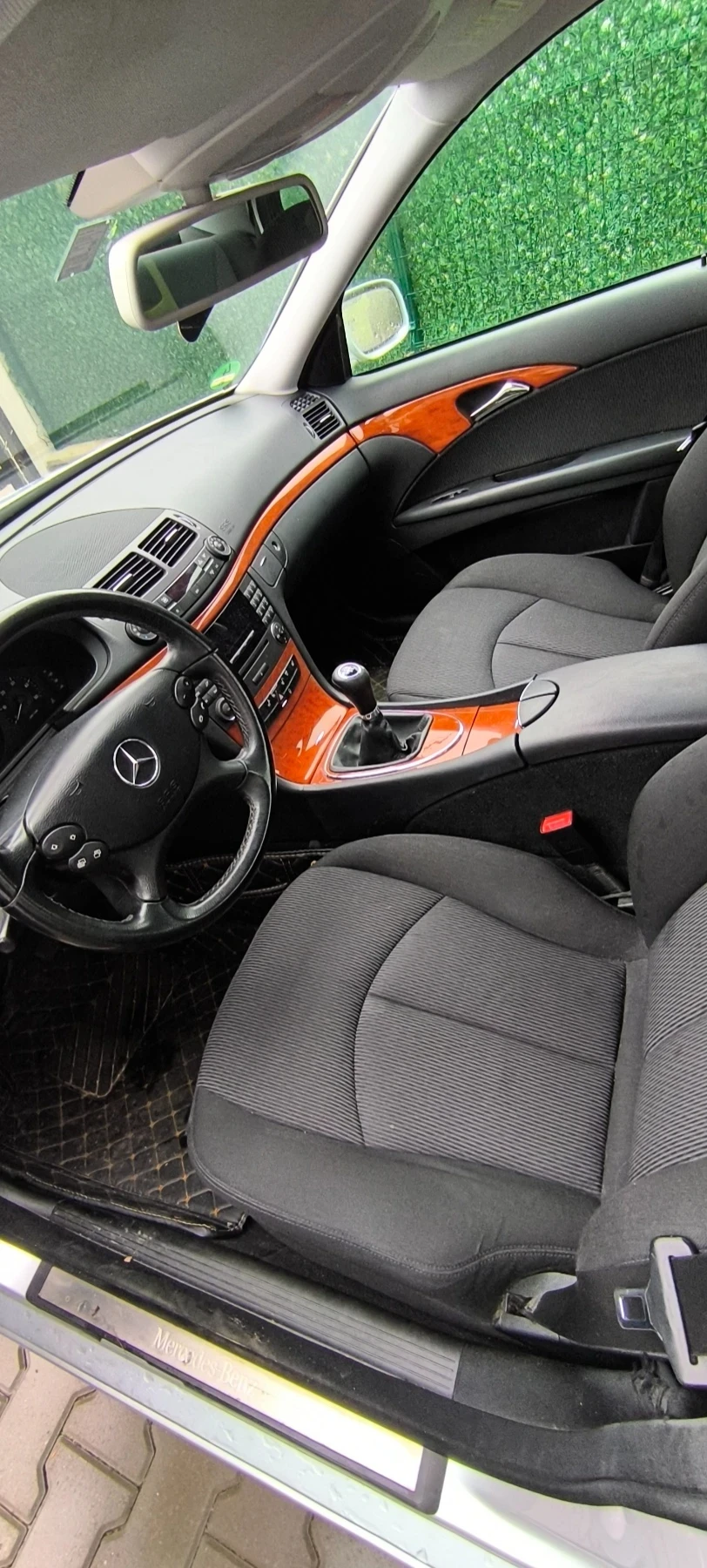 Mercedes-Benz E 200, снимка 9 - Автомобили и джипове - 54429577