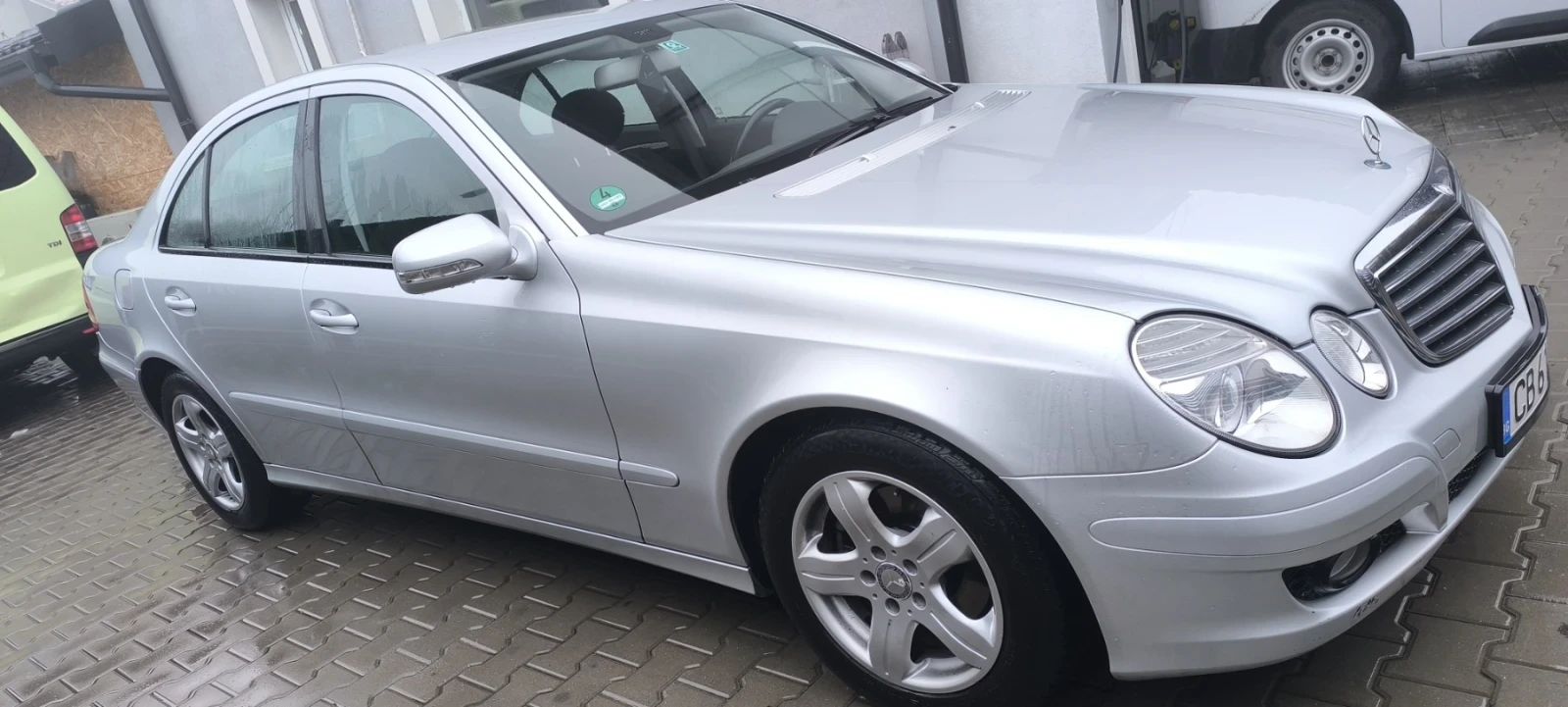 Mercedes-Benz E 200, снимка 2 - Автомобили и джипове - 54429577
