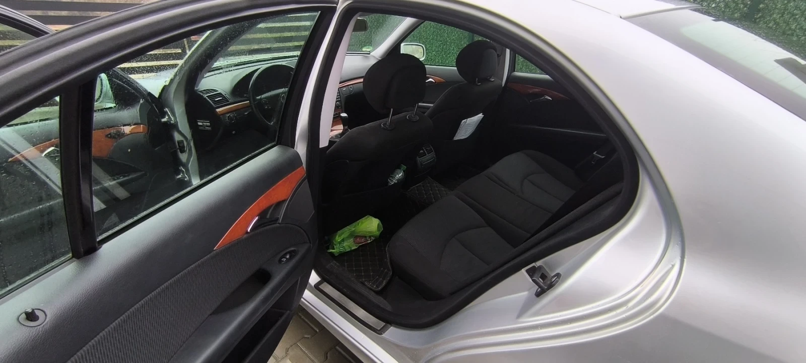 Mercedes-Benz E 200, снимка 10 - Автомобили и джипове - 54429577