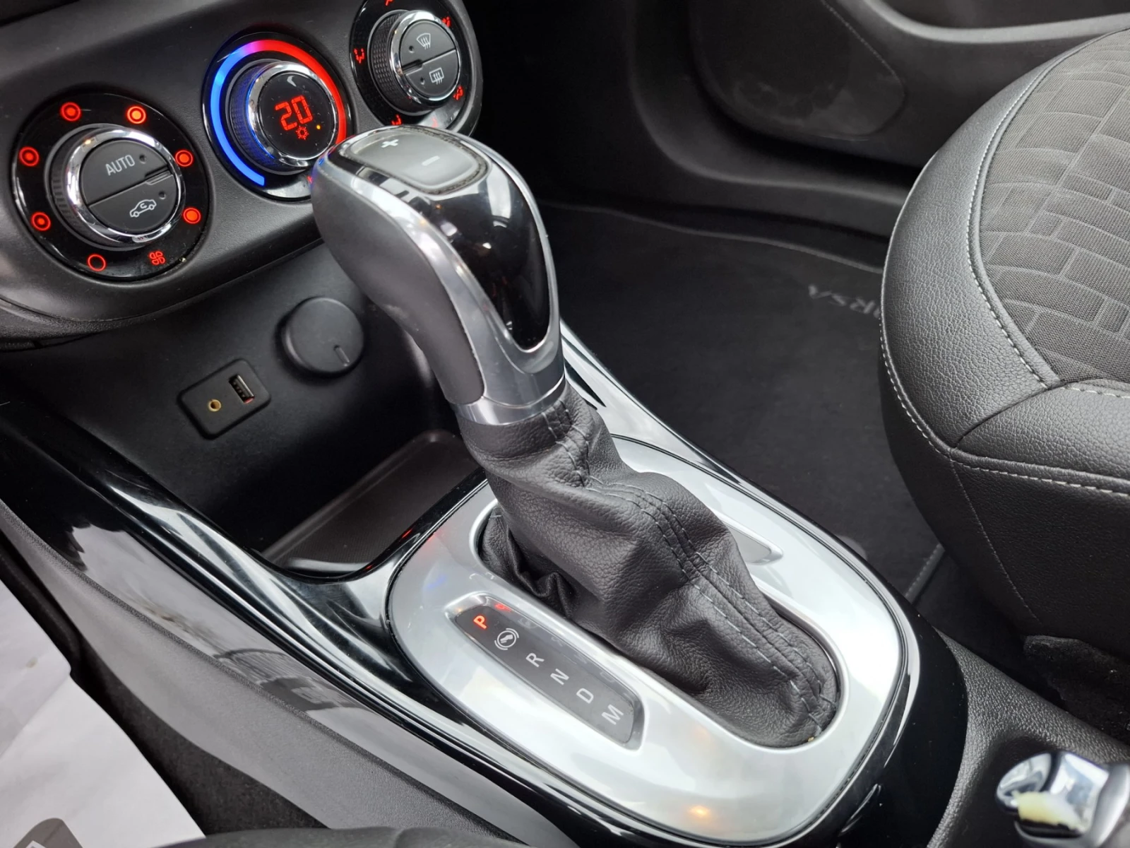 Opel Corsa 1.4 АВТОМАТИК КАМЕРА EURO6 , снимка 11 - Автомобили и джипове - 54938087