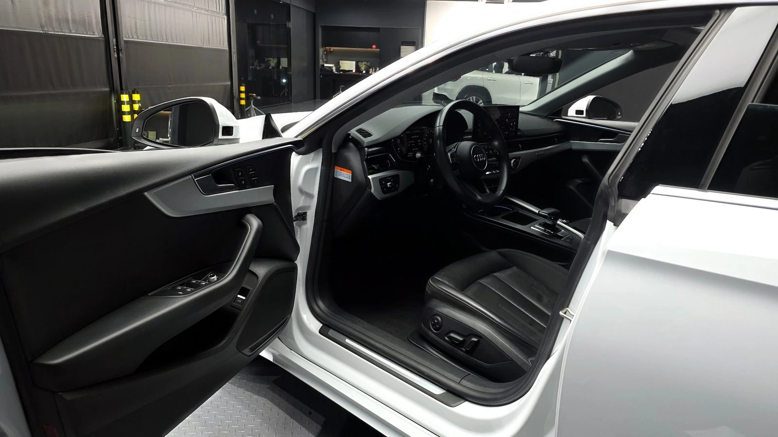Audi A5 40 TFSI quattro* ЛЮК* KEYLESS* КРАЙНА ЦЕНА, снимка 10 - Автомобили и джипове - 55336577
