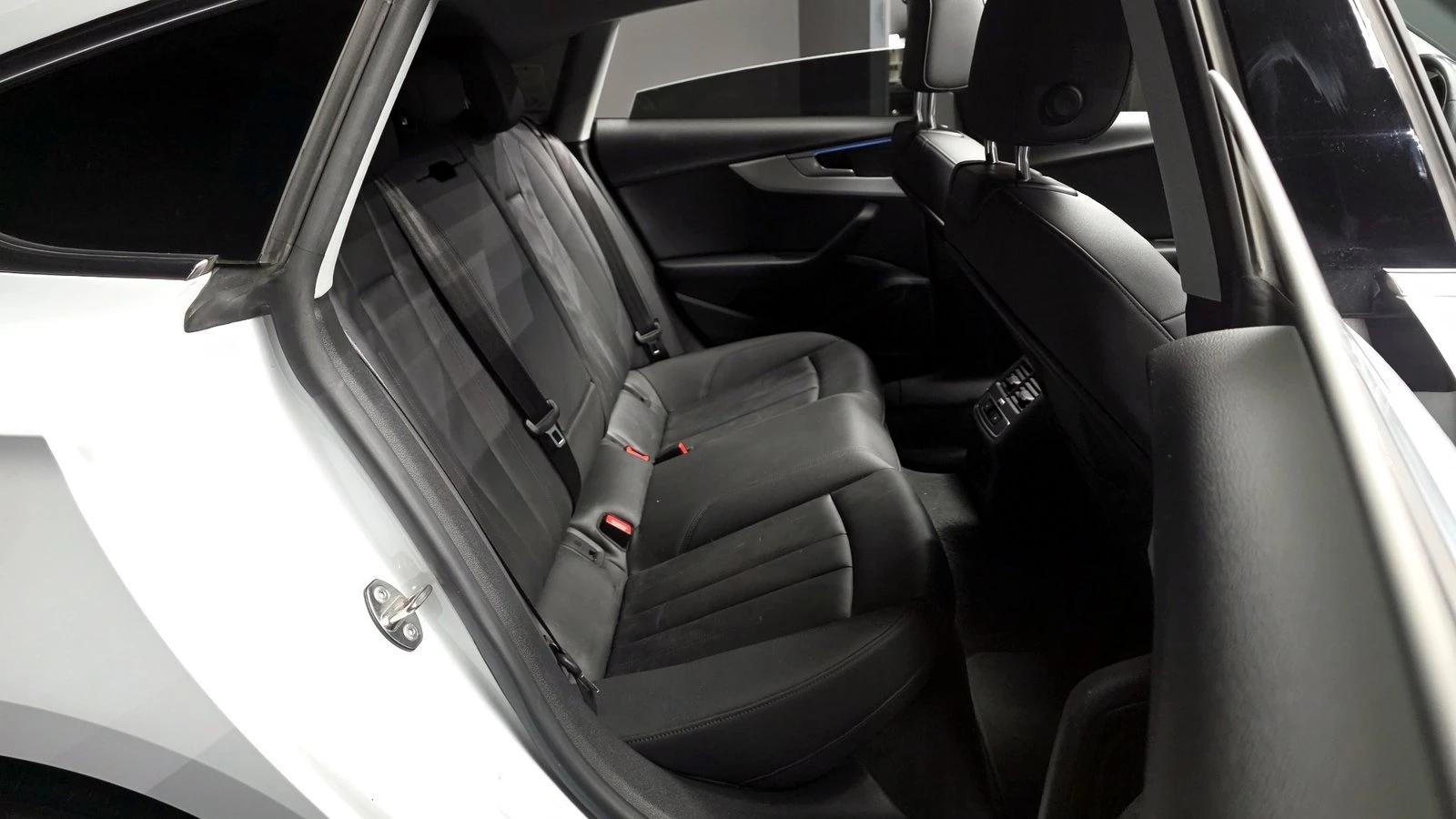 Audi A5 40 TFSI quattro* ЛЮК* KEYLESS* КРАЙНА ЦЕНА, снимка 12 - Автомобили и джипове - 55336577