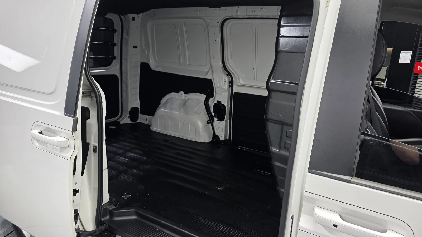 Hyundai Staria Modern* BLIND SPOT* ПОДГРЕВ ВОЛАН* КРАЙНА ЦЕНА, снимка 12 - Автомобили и джипове - 55348375
