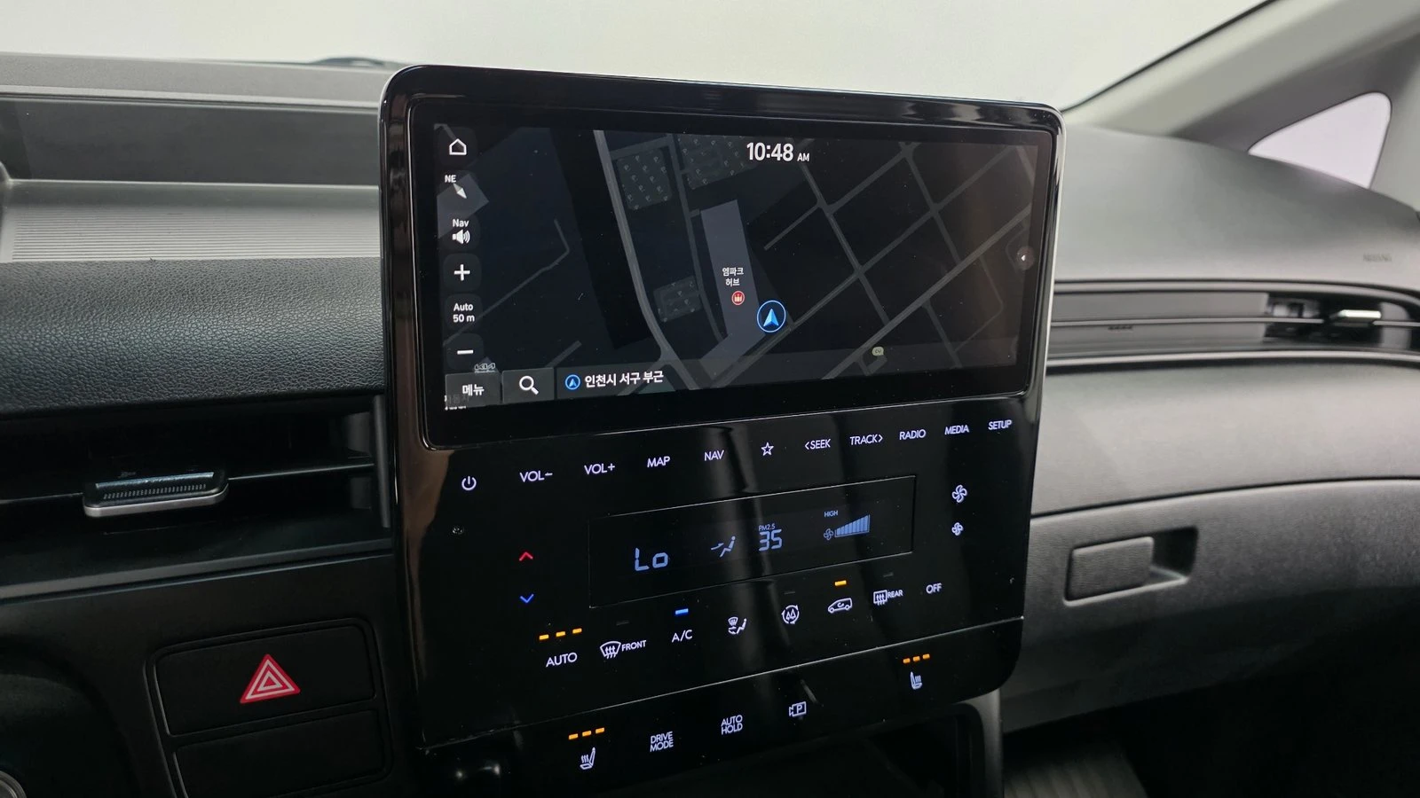 Hyundai Staria Modern* BLIND SPOT* ПОДГРЕВ ВОЛАН* КРАЙНА ЦЕНА, снимка 14 - Автомобили и джипове - 55348375