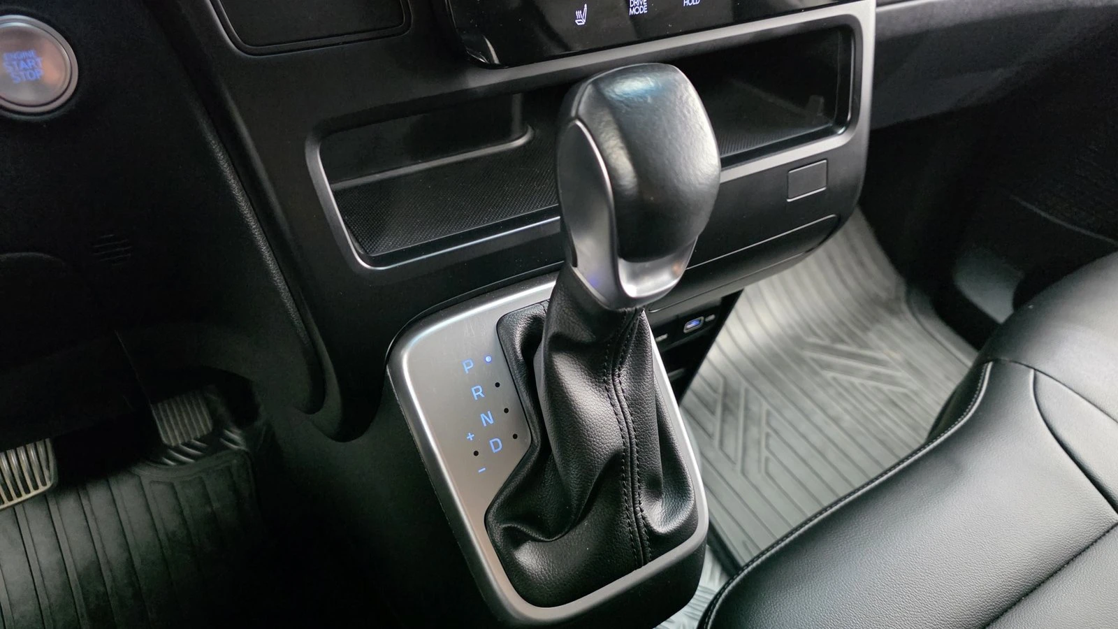 Hyundai Staria Modern* BLIND SPOT* ПОДГРЕВ ВОЛАН* КРАЙНА ЦЕНА, снимка 9 - Автомобили и джипове - 55348375