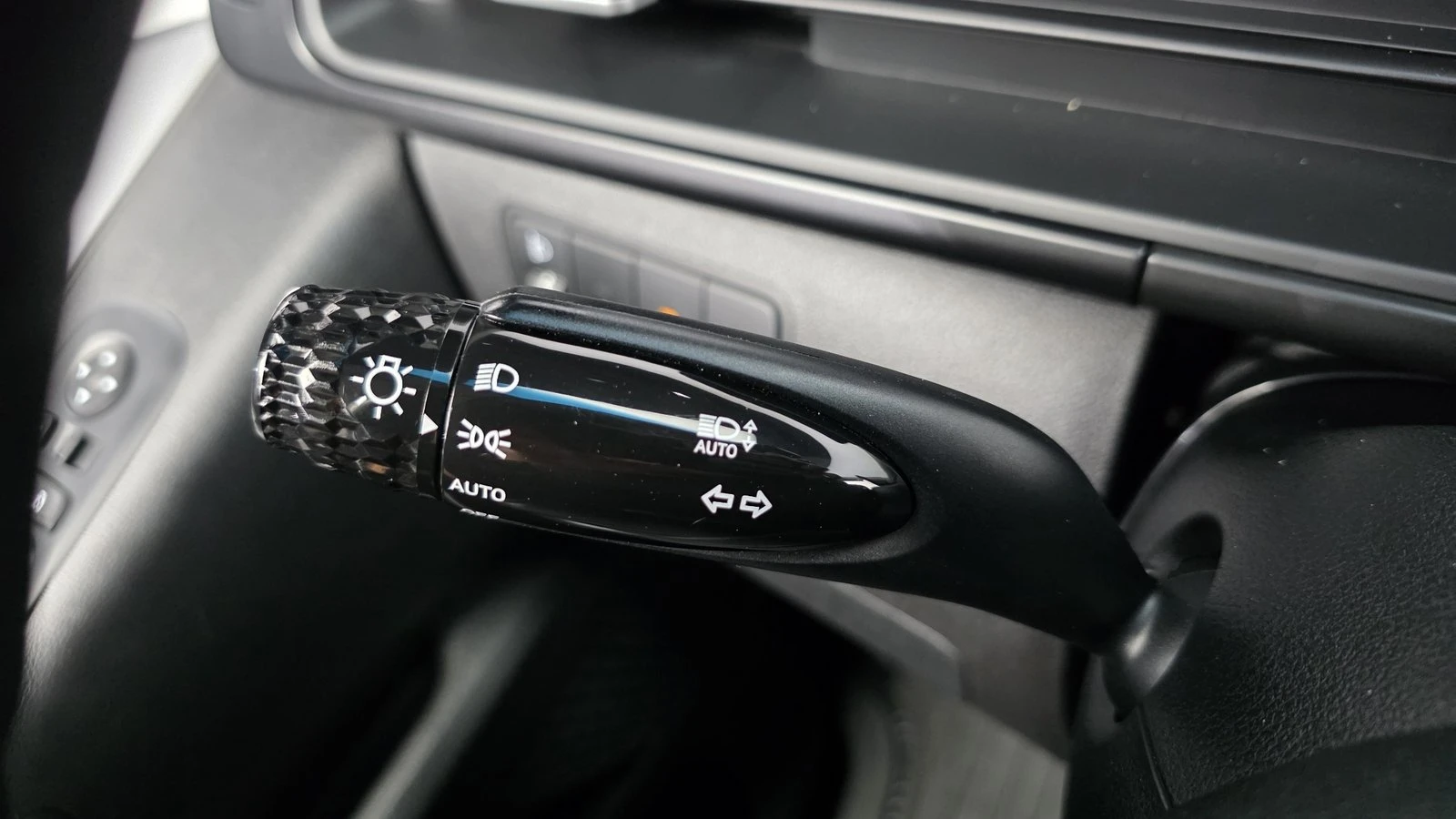Hyundai Staria Modern* BLIND SPOT* ПОДГРЕВ ВОЛАН* КРАЙНА ЦЕНА, снимка 17 - Автомобили и джипове - 55348375