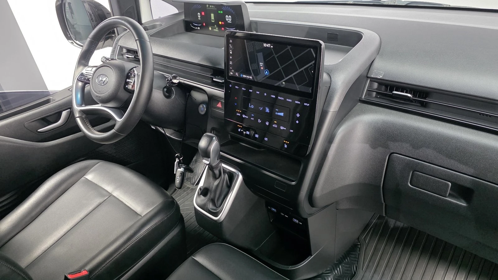 Hyundai Staria Modern* BLIND SPOT* ПОДГРЕВ ВОЛАН* КРАЙНА ЦЕНА, снимка 7 - Автомобили и джипове - 55348375