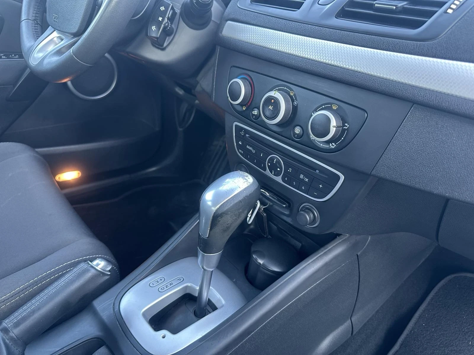 Renault Megane 1.5/DCI, снимка 13 - Автомобили и джипове - 55383063