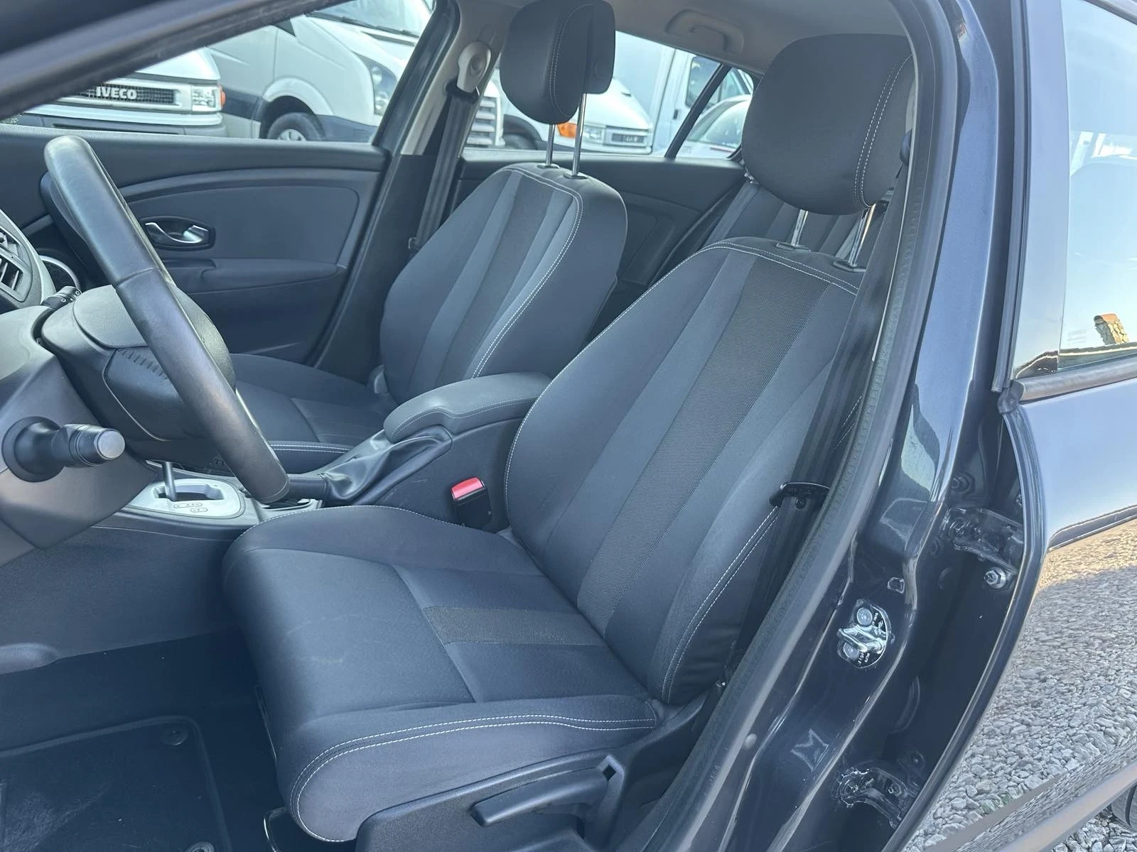 Renault Megane 1.5/DCI, снимка 10 - Автомобили и джипове - 55383063