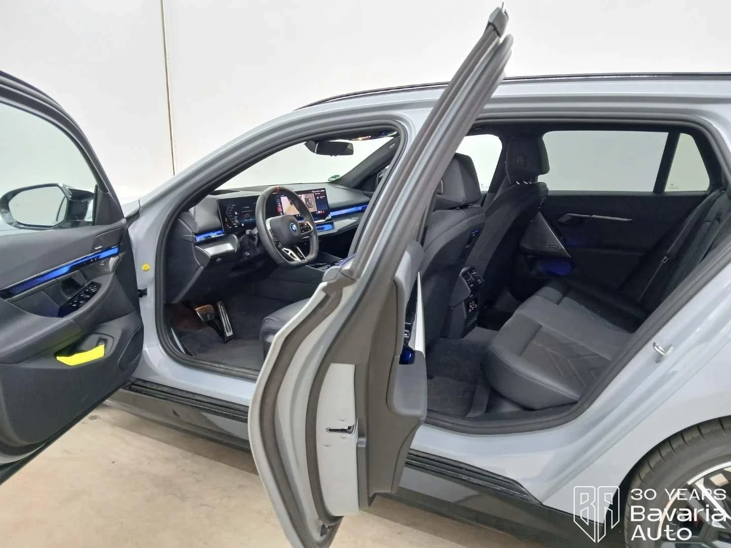BMW i5 M60 Touring xDrive, снимка 5 - Автомобили и джипове - 55903828