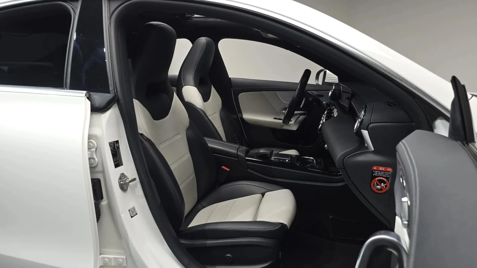 Mercedes-Benz CLA 250, снимка 11 - Автомобили и джипове - 56685817