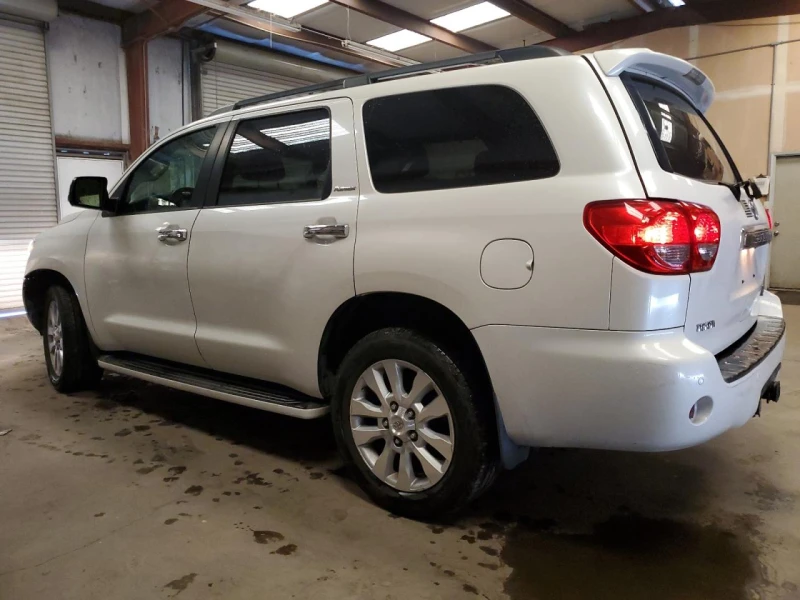 Toyota Sequoia PLATINUM* 5.7* V8* ПОДГРЕВ* КАМЕРА* КЕЙЛЕС, снимка 2 - Автомобили и джипове - 49088357