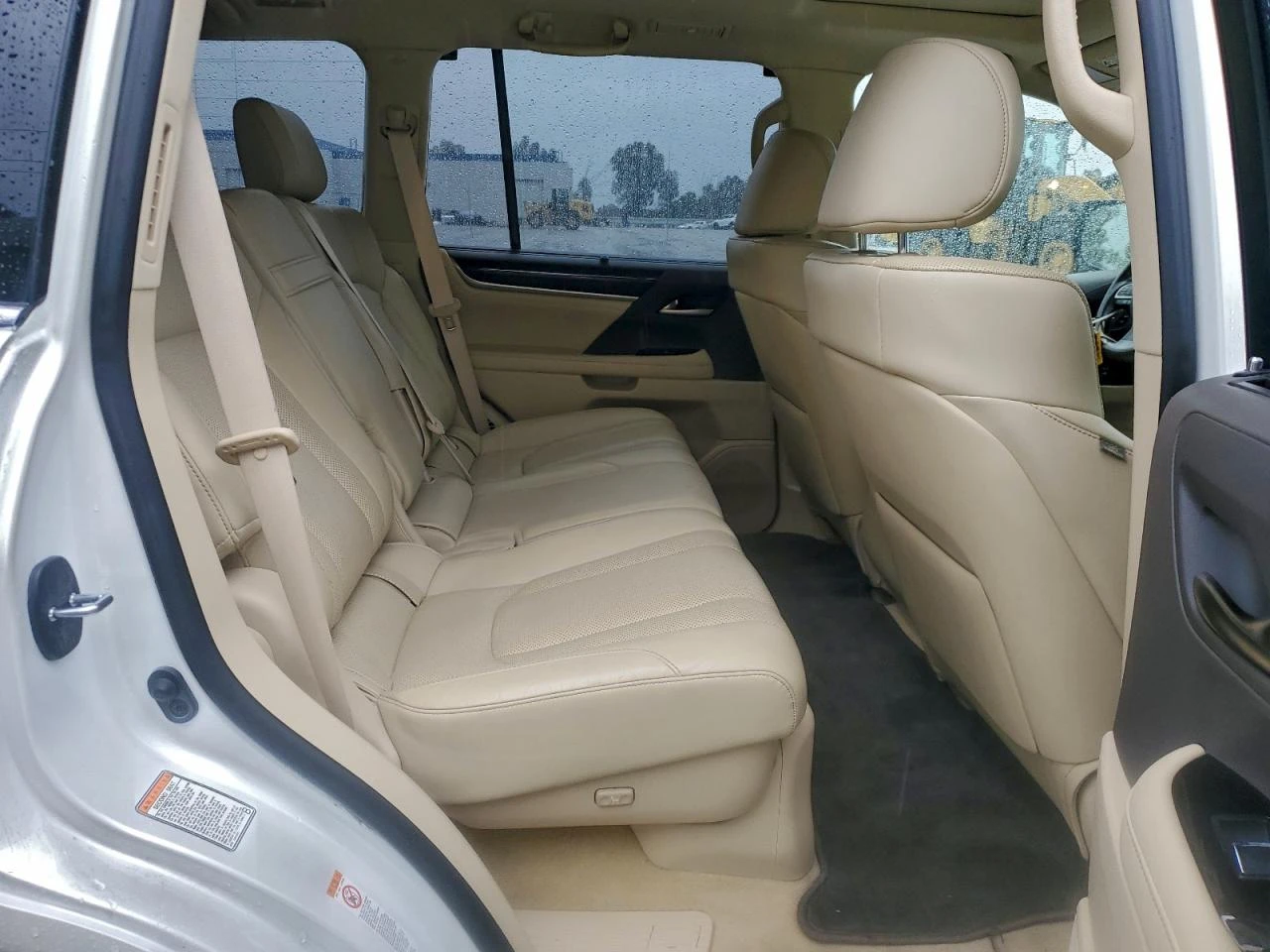 Lexus LX 570  - изображение 10