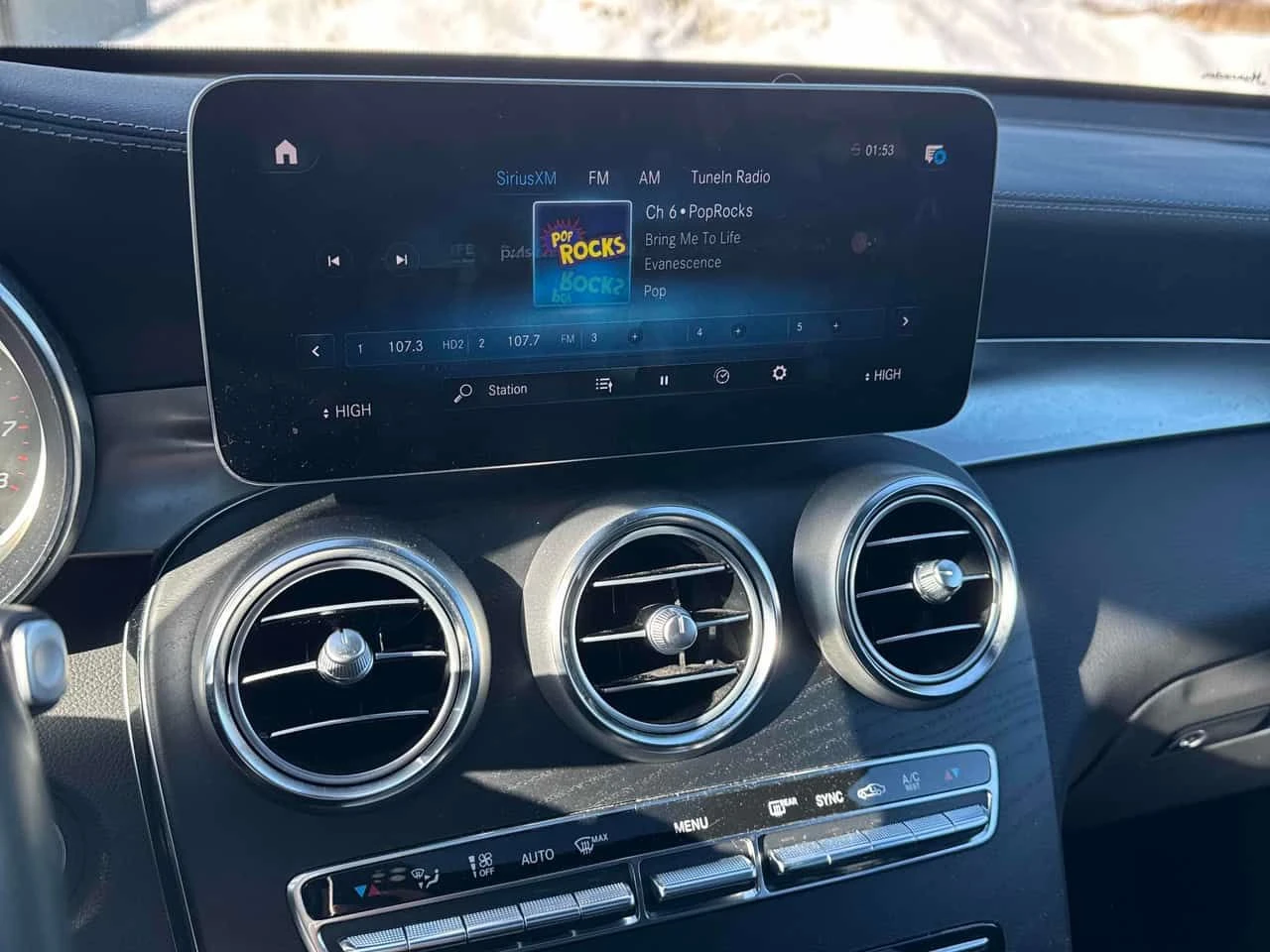 Mercedes-Benz GLC 300 * 4MATIC* DISTRONIC* PANORAMA* KEYLESS* , снимка 9 - Автомобили и джипове - 53904732