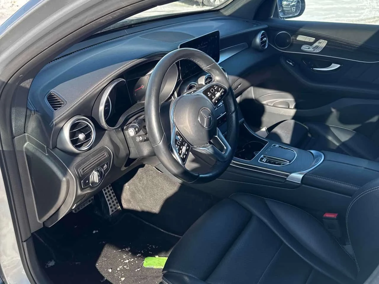 Mercedes-Benz GLC 300 * 4MATIC* DISTRONIC* PANORAMA* KEYLESS* , снимка 14 - Автомобили и джипове - 53904732