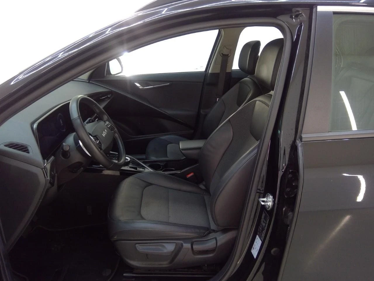 Kia Niro DynamicLine 65 kWh , снимка 9 - Автомобили и джипове - 55586179