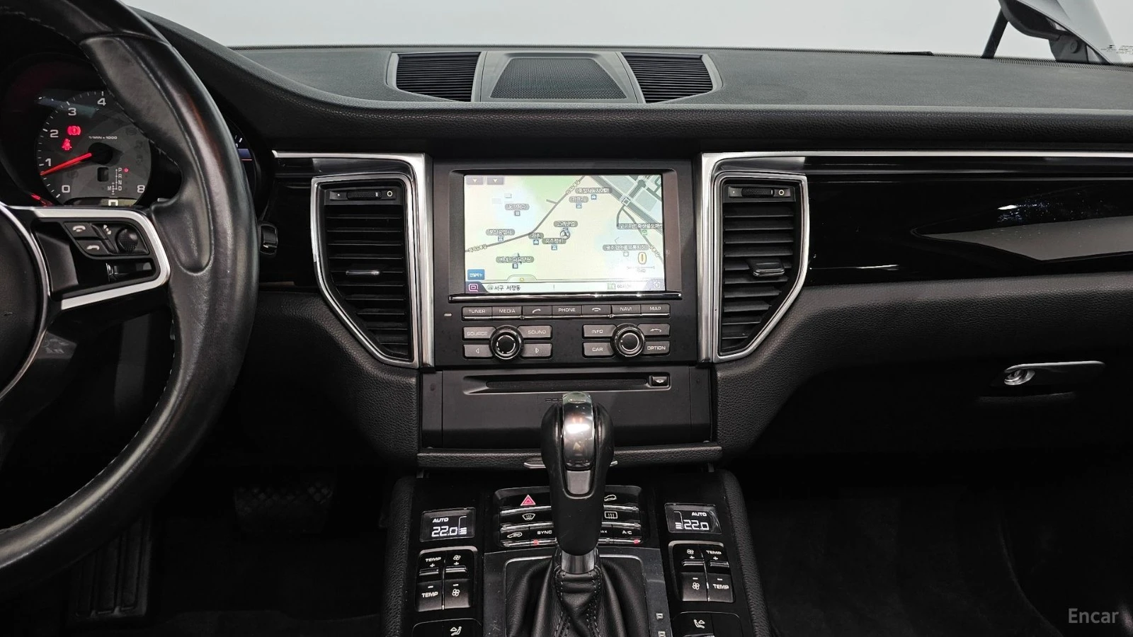 Porsche Macan 3.0S* КОЖА* ПОДГРЕВ* НАВИ* ПАНО* АВТОКРЕДИТ, снимка 12 - Автомобили и джипове - 55662694