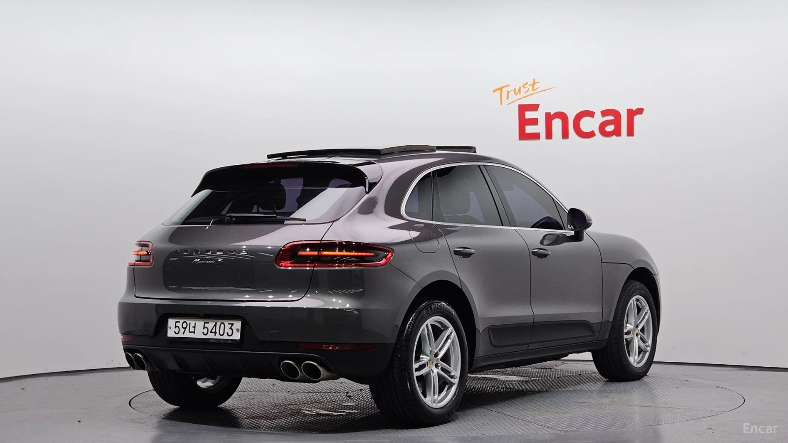 Porsche Macan 3.0S* КОЖА* ПОДГРЕВ* НАВИ* ПАНО* АВТОКРЕДИТ, снимка 2 - Автомобили и джипове - 55662694