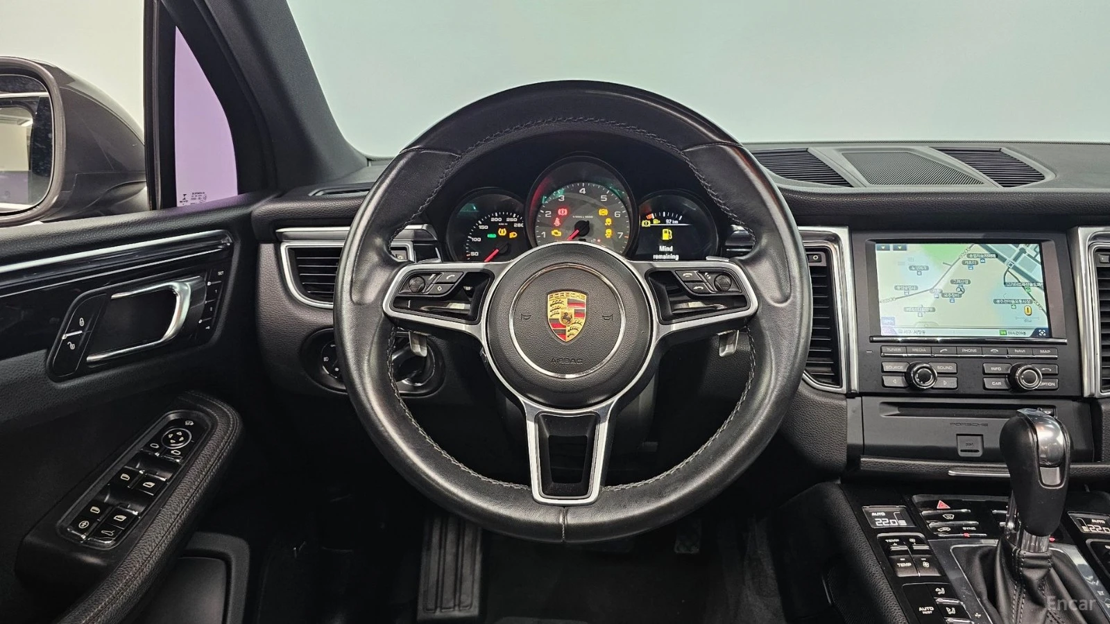Porsche Macan 3.0S* КОЖА* ПОДГРЕВ* НАВИ* ПАНО* АВТОКРЕДИТ, снимка 11 - Автомобили и джипове - 55662694