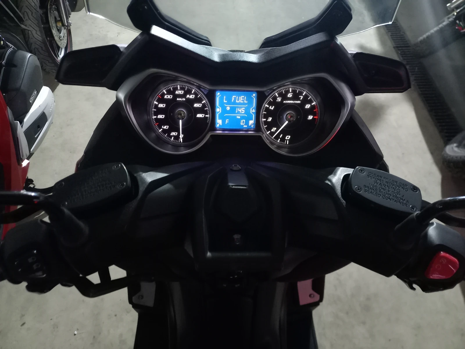 Yamaha X-max TECH MAX 400 ABS LED  - изображение 8