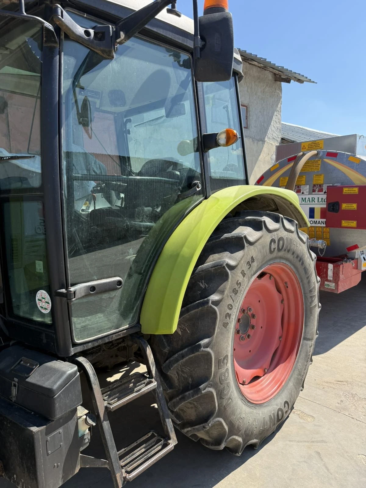 Трактор Claas AXOS 330 САМО 3500 МОТО ЧАСА ЛИЗИНГ, снимка 3 - Селскостопанска техника - 55280204