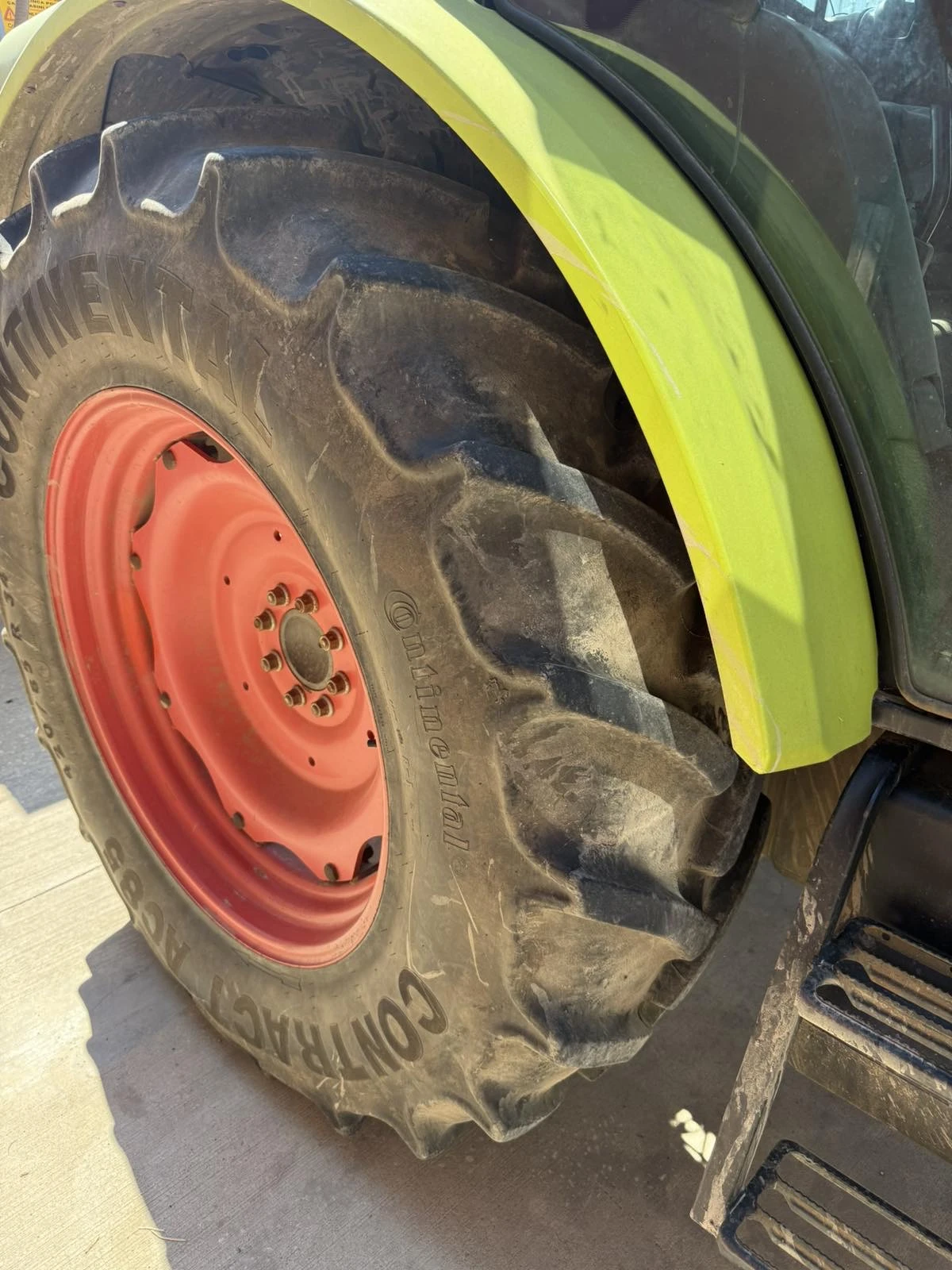 Трактор Claas AXOS 330 САМО 3500 МОТО ЧАСА ЛИЗИНГ, снимка 11 - Селскостопанска техника - 55280204