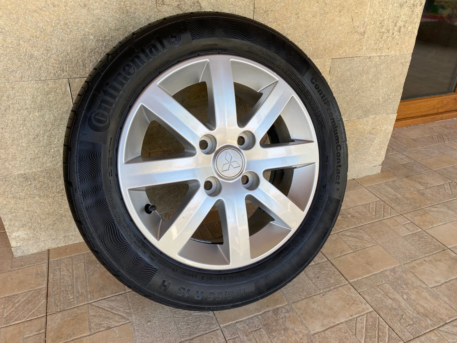 Гуми с джанти Continental 195/55R15, снимка 3 - Гуми и джанти - 55738771