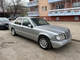 Mercedes-Benz E 200, снимка 1