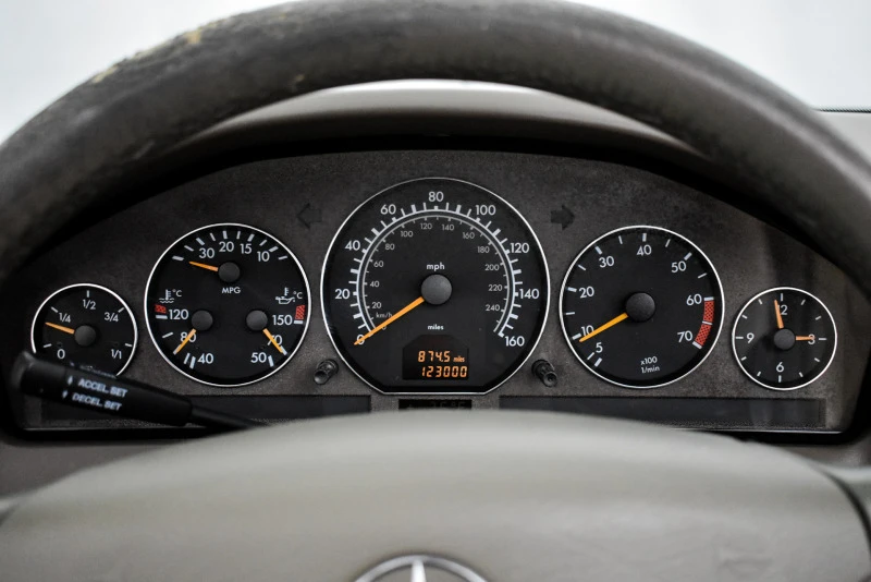 Mercedes-Benz SL 500, снимка 16 - Автомобили и джипове - 47302444