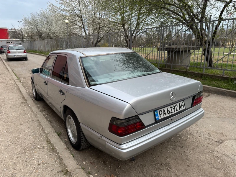 Mercedes-Benz E 200, снимка 4 - Автомобили и джипове - 48684111