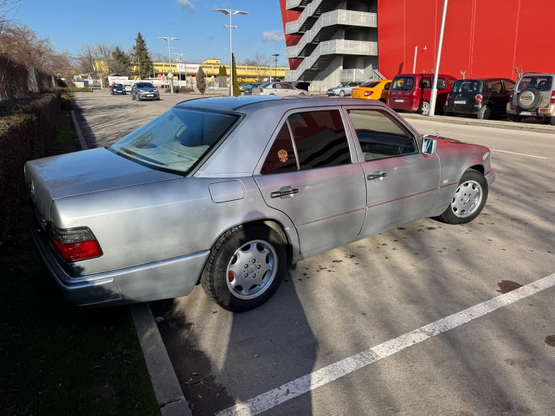 Mercedes-Benz E 200, снимка 3 - Автомобили и джипове - 48684111