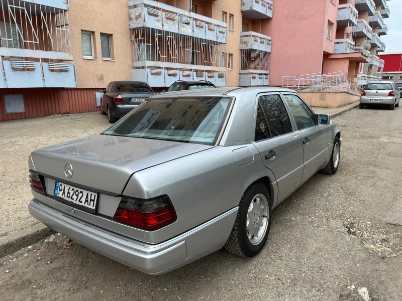 Mercedes-Benz E 200, снимка 3 - Автомобили и джипове - 48684111