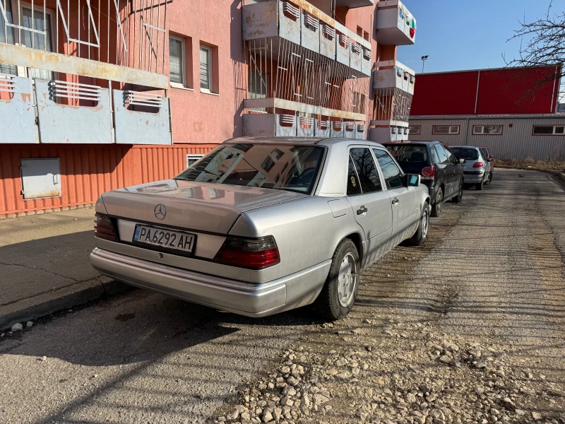 Mercedes-Benz E 200, снимка 1 - Автомобили и джипове - 48684111