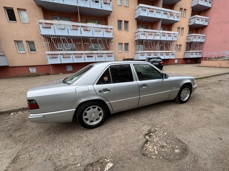 Mercedes-Benz E 200, снимка 2 - Автомобили и джипове - 48684111