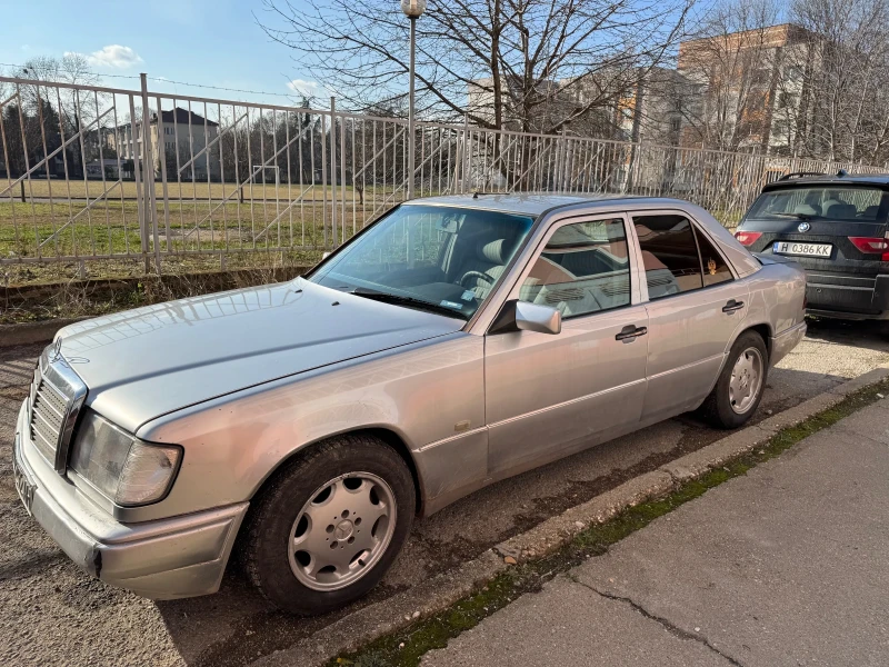 Mercedes-Benz E 200, снимка 3 - Автомобили и джипове - 48684111