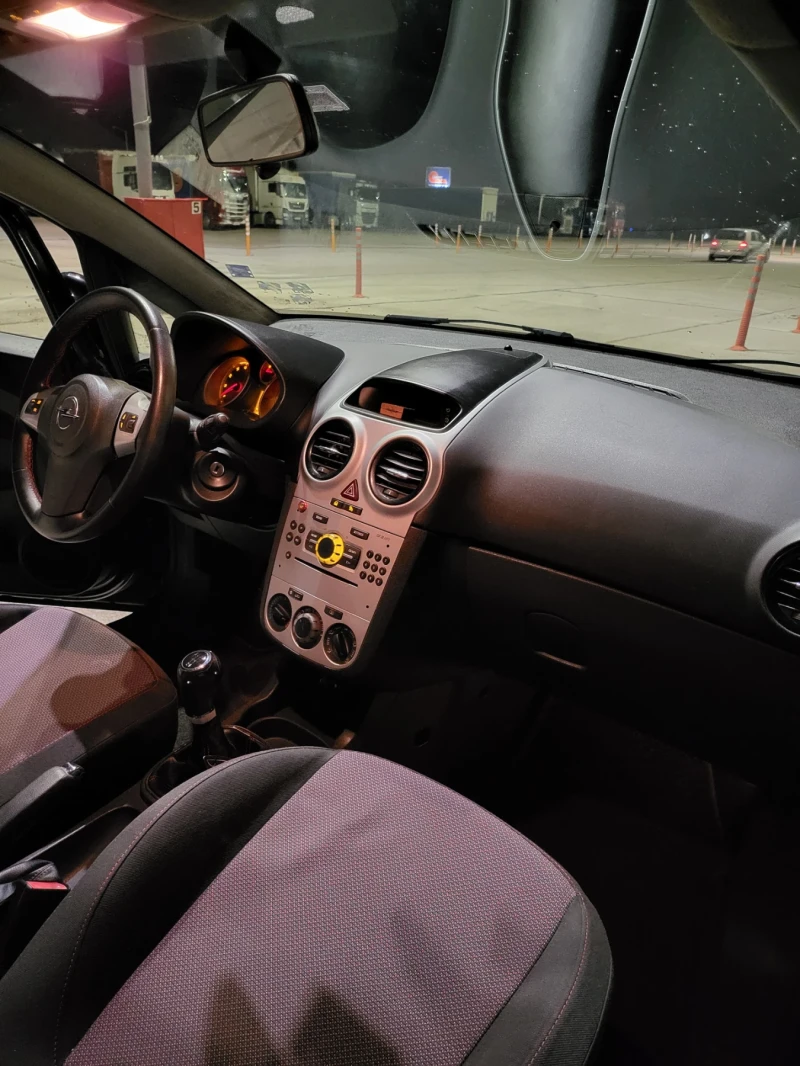 Opel Corsa 1.4 sport, снимка 13 - Автомобили и джипове - 52191431