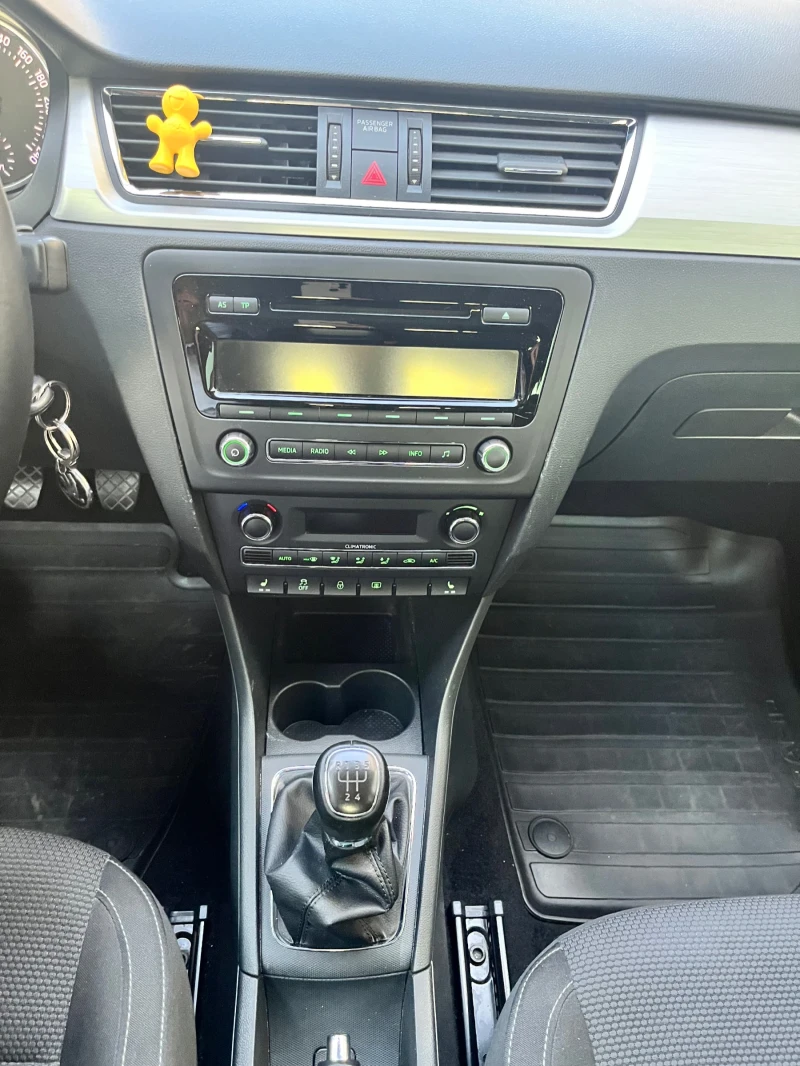 Skoda Rapid 1.2 TSI, снимка 10 - Автомобили и джипове - 52727779