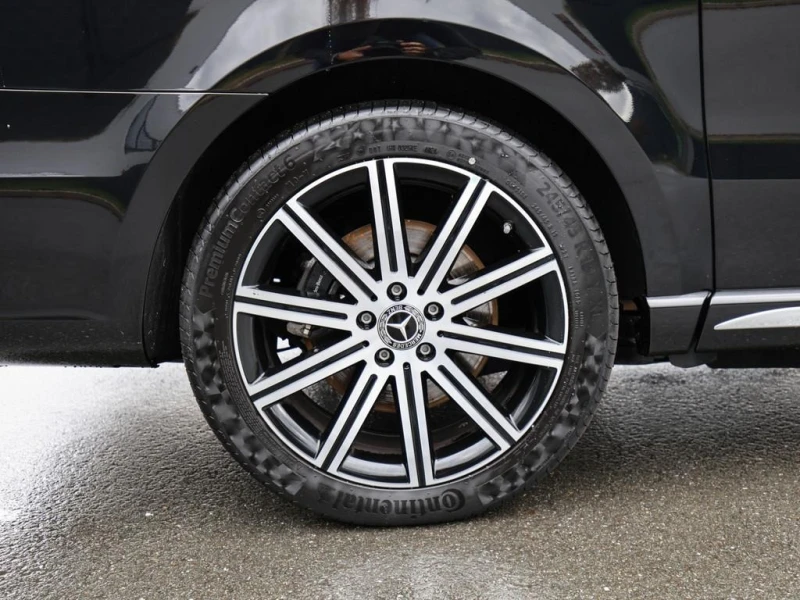 Mercedes-Benz V 300 d/4-MATIC/LONG/EXCLUSIV/VIP SEATS/PANO/BURM/, снимка 4 - Автомобили и джипове - 52881984