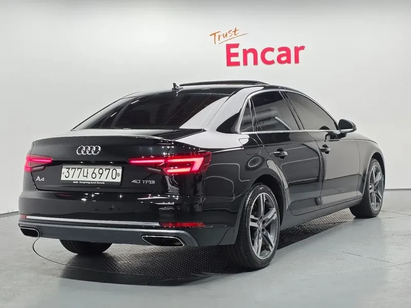 Audi A4 40 Tfsi Premium, снимка 2 - Автомобили и джипове - 55582723