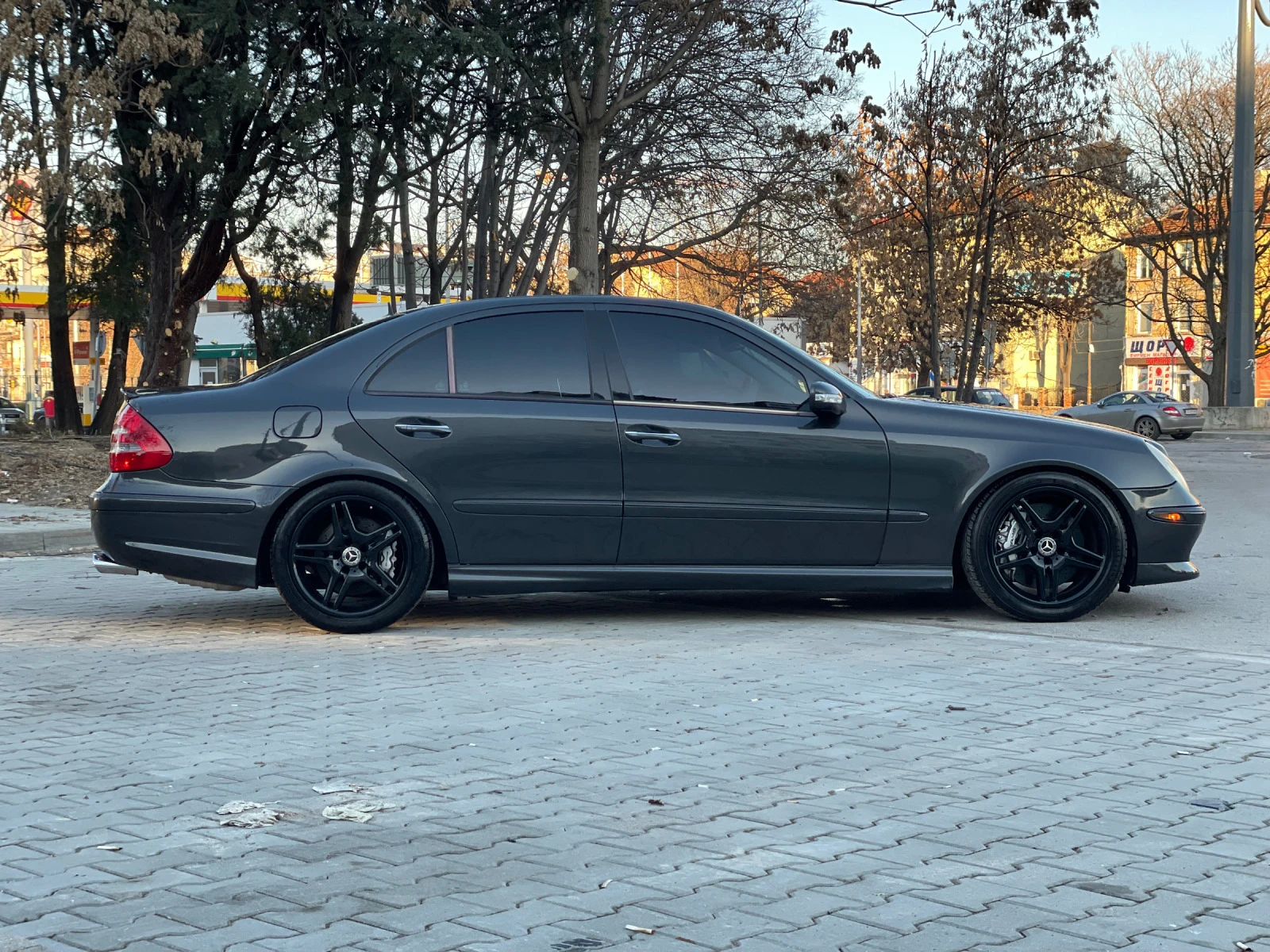 Mercedes-Benz E 55 AMG  - изображение 5