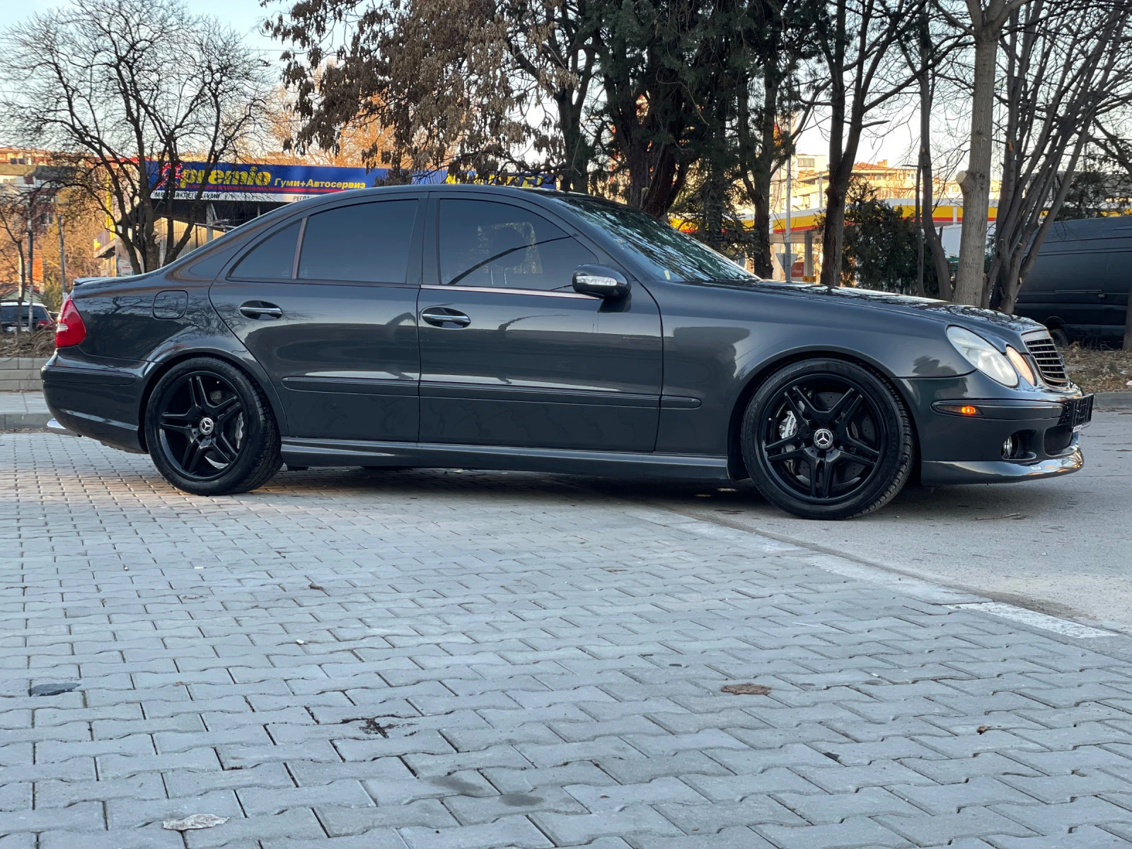 Mercedes-Benz E 55 AMG  - изображение 4