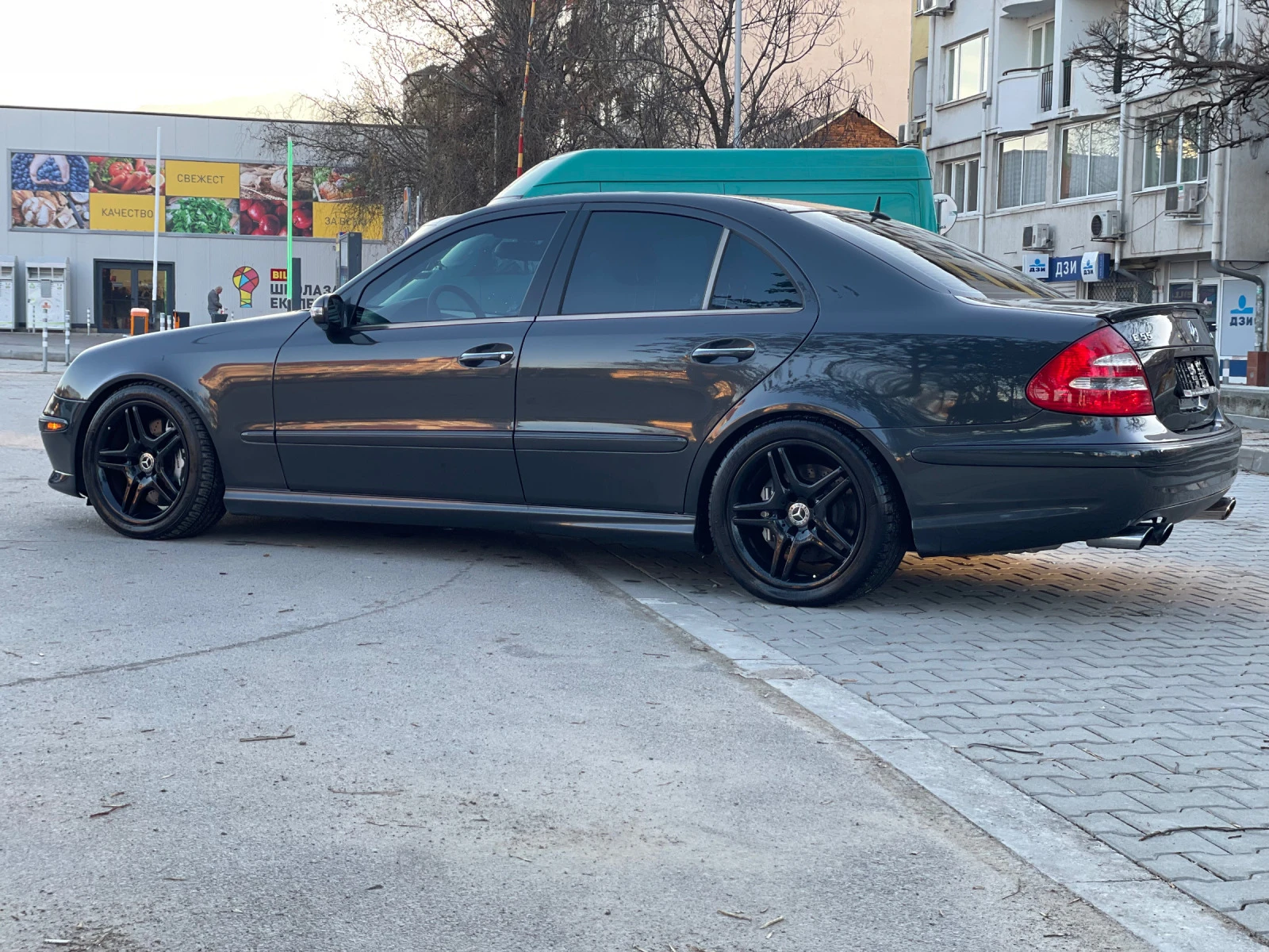 Mercedes-Benz E 55 AMG  - изображение 10