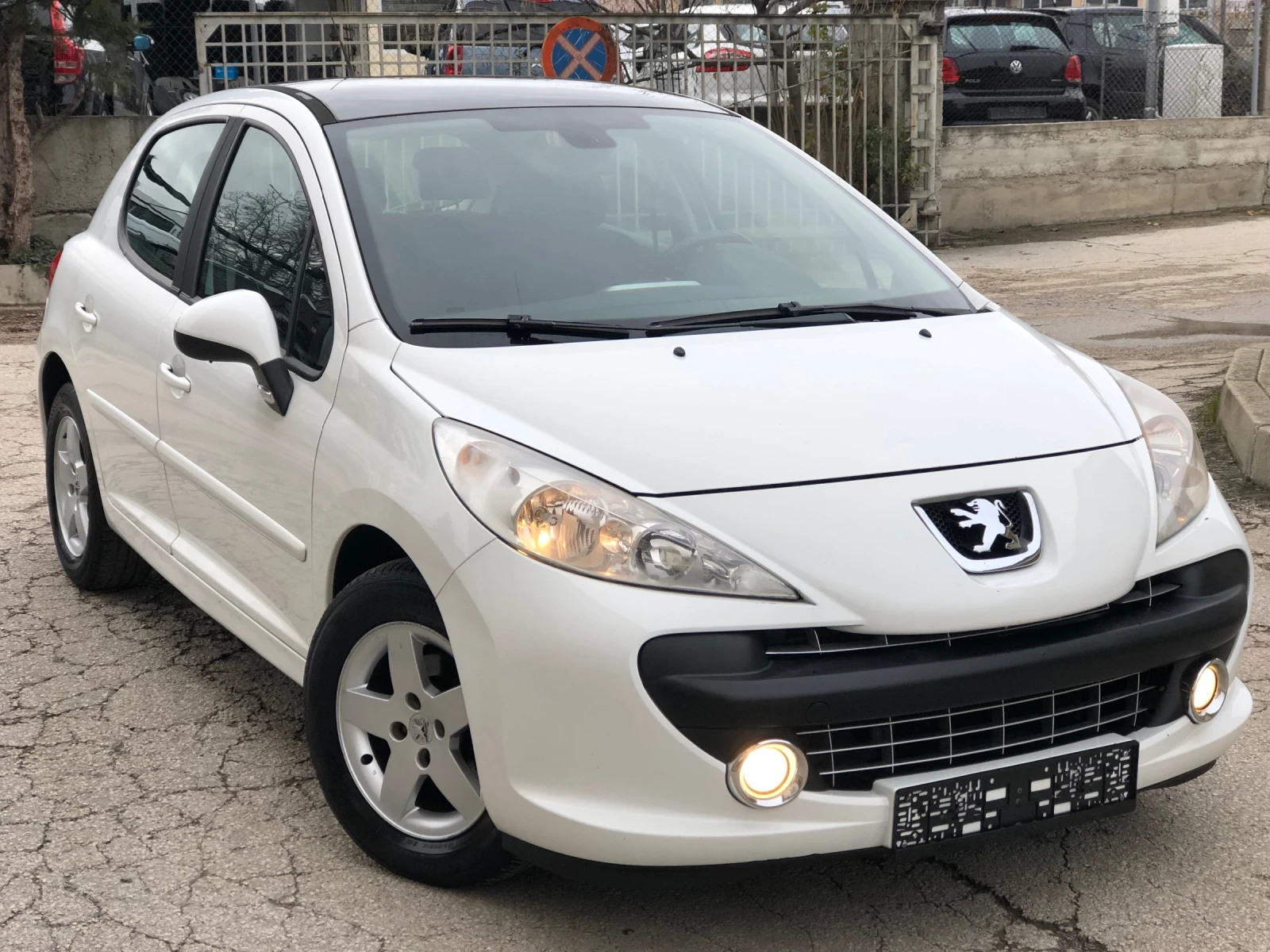 Peugeot 207 1.4i ПОНОРАМА JBL - изображение 3