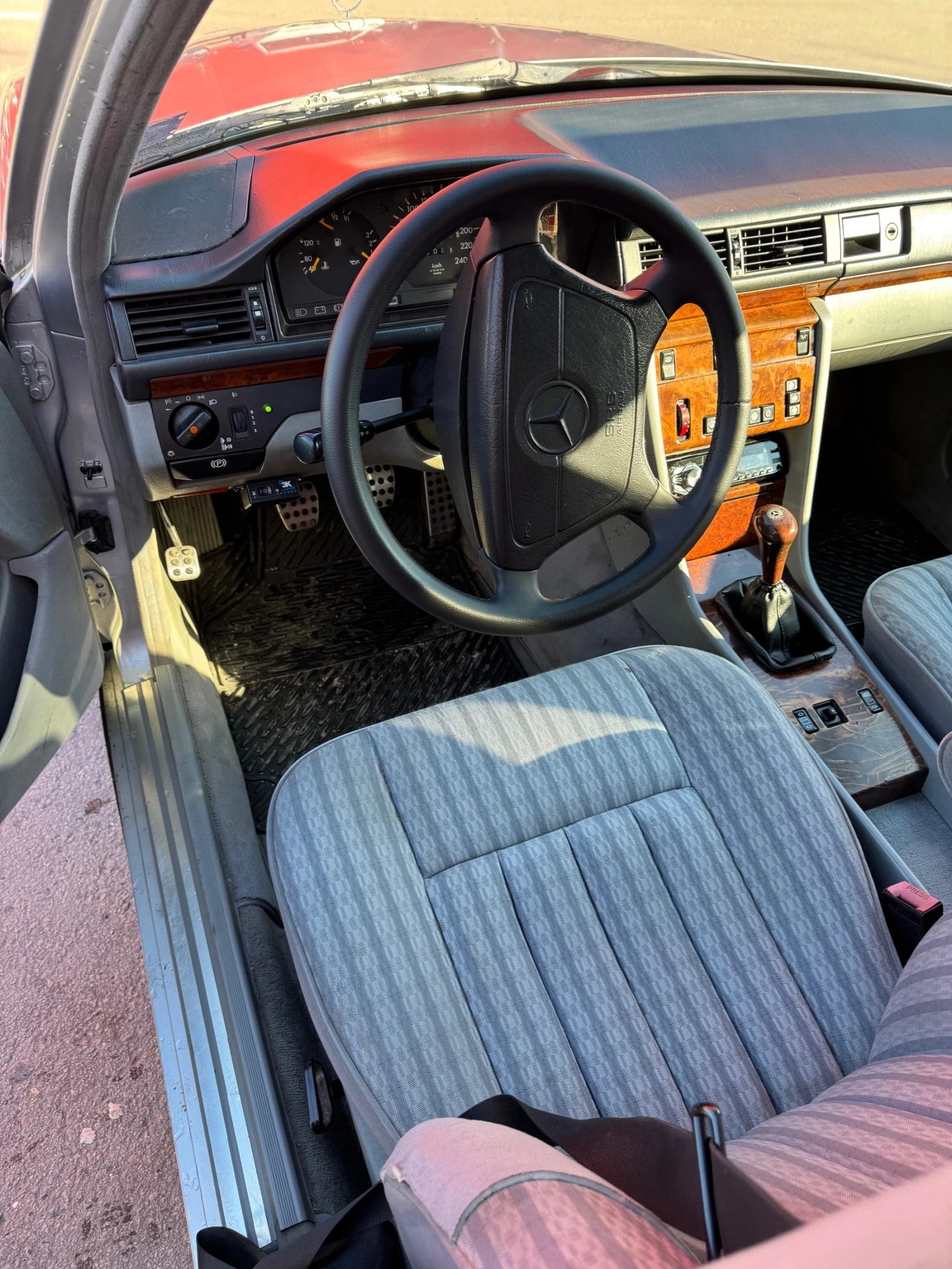 Mercedes-Benz E 200  - изображение 8